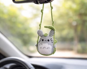 Decorazione per auto all'uncinetto di Totoro | Amigurumi ispirato allo Studio Ghibli | Ciondolo per specchietto retrovisore | Decorazione carina per auto | Porta piante per la casa | Regalo fatto a mano