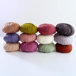Premium Bulky Merino Yarn - 25 Rich Colors, Knitting Yarn, Crochet Yarn, Soft and Thick Yarn, DIY Craft Projects, Yarn for Weaving Creations