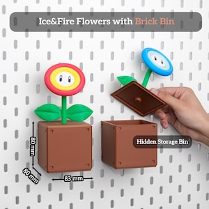 Puede incluir: Dos cubos de almacenamiento en forma de ladrillo marr&oacute;n con decoraciones florales coloridas. Un cubo est&aacute; abierto, revelando el interior. Las dimensiones son 8,0 cm x 8,0 cm x 8,3 cm. El texto "Ice&Fire Flowers with Brick Bin" est&aacute; en la parte superior.