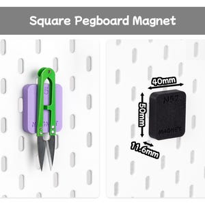 以下が含まれることがあります： 上部に「Square Pegboard Magnet」と書かれた正方形のペグボード用マグネット。紫色のマグネットは緑色の糸切りばさみを保持しており、黒色のマグネットには「N52 Magnet」と記され、矢印で40mm x 50mm x 11.6mmの寸法が示されています。