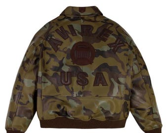 Chaqueta bomber de cuero de camuflaje con ribete acanalado