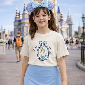 Cinderella T-shirt – Disney Trip Girl Shirt , Little Mermaid T-shirt – Lavender Gildan t-shirt Opcion F