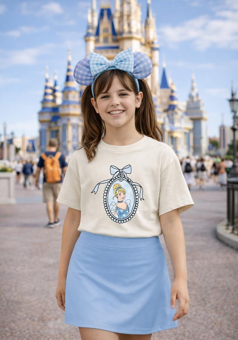 Cinderella T-shirt – Disney Trip Girl Shirt , Little Mermaid T-shirt – Lavender Gildan t-shirt Opcion F