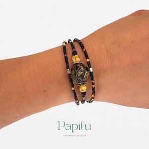 Braccialetto artigianale  con perline nere e oro in vetro di Murano, elemento centrale in cartapesta – Gioiello fatto a mano Papilù