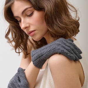 Women&#39;s Cashmere Gloves, Grey Winter Gloves, Gift for Her, Mongolian Organic Wool