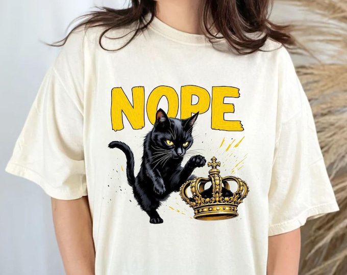 No Kings in America Black Cat Shirt, No Kings Shirt, Funny Political Meme T-Shirt, Patriotic Shirt, Lady Liberty Shirt, Social Justice Shirt