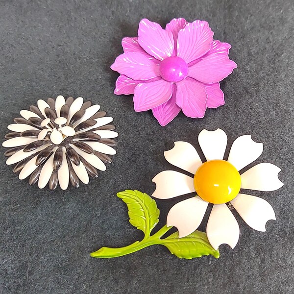 Vintage Enamel Flower Pin/Brooch 1960's