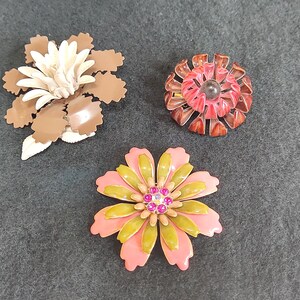 Vintage Enamel Flower Pin/Brooch 1960's