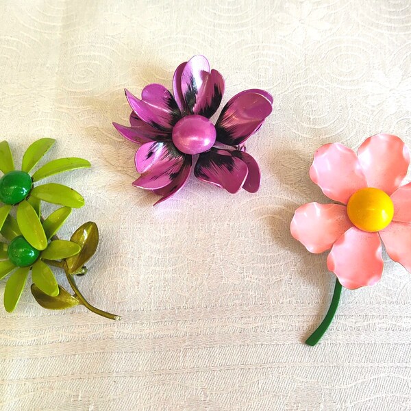 Vintage Enamel Flower Pin/Brooch 1960's