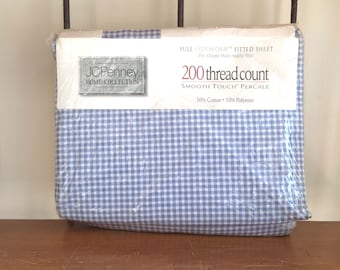 Set di lenzuola matrimoniali vintage a quadretti blu coloniali della collezione JC Penney Home, nuovo, mai usato.