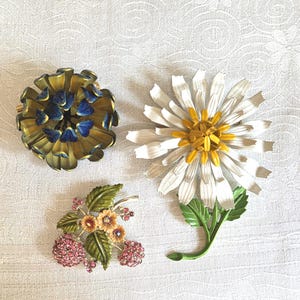Vintage Enamel Flower Pin/Brooch 1960&#39;s