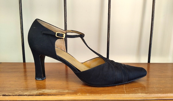 Black vintage heels online