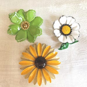 Vintage Enamel Flower Pin/Brooch 1960&#39;s