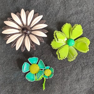 Vintage Enamel Flower Pin/Brooch 1960's