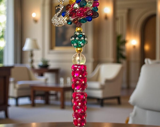 Jeweled Peacock Beaded Heart Pen: An essential desk accessory