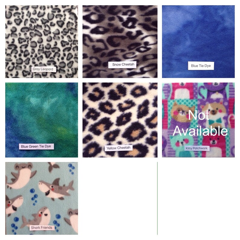 Puede incluir: Una colecci&oacute;n de muestras de tela para mantas, con varios patrones y colores, incluyendo leopardo gris, guepardo de nieve, te&ntilde;ido anudado azul, te&ntilde;ido anudado azul verdoso, guepardo amarillo, patchwork de gatitos y amigos tiburones.
