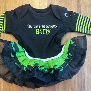 Entzückendes Baby Mädchen Halloween Outfit – Kleinkind Body Kleid mit Tütü Rock – Erstes Halloween Kostüm / Baby Mädchen Body (Neugeborene–12 M)