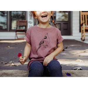 Camiseta para niño Cardenal Rojo / Amante de las aves / Aventurero al aire libre / Salir / Explorar / Naturaleza / Educación en casa