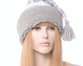 Winter Hat – Snow Bunny Après-Ski Sherpa Tassel Hat, Soft Gray Stocking Cap Nordic Snowflake Print