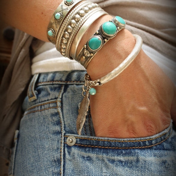 One Boho Matte Silver plated bangle Bracelet with Feather and howlite turquoise bead Native American style Tribal adjustable stackable