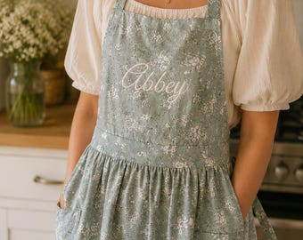 Embroidered Custom Name Apron, 100% Cotton Floral Kitchen Apron, Personalized Women's Cooking Apron with Pockets, Bridal Shower Gift