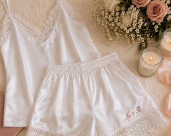 Personalized Satin Lace Bridal Pajama Set, Embroidered Bride Pjs for Wedding Morning, Bachelorette Party Pajamas, Bride Getting Ready Outift