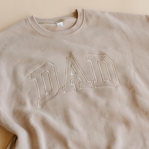 Custom Embroidered Dad Sweatshirt, New Dad Gift for Him, Custom Dad to Be Gift, Soft Matching Mom Dad Sweatshirts for Pregnancy Reveal