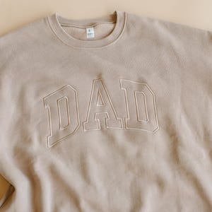 Personalized Father’s Day Gift, Custom Embroidered Matching Family Sweatshirt for New Dad, Birthday Gift for Dad to Be, Gift for Mom Dad