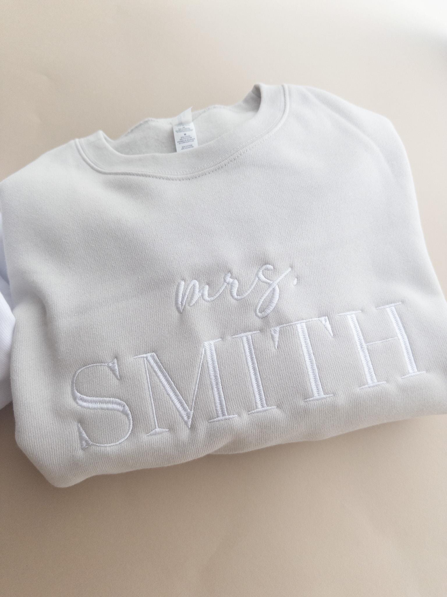 Sweat-shirt Brodé Mrs Personnalisé - Cadeau Fiançailles Ou Saint-Valentin Future Mariée