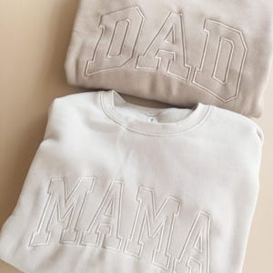 Personalized Gift for Mom, Custom Embroidered Mama Sweatshirt with Name on Sleeve, Gift for New Dad, Mother&#39;s Day Gift, Father&#39;s Day Gift