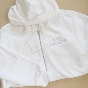 Conjunto bordado para la Sra.: Sudadera con capucha y pantalón deportivo personalizados para la novia, atuendo para la luna de miel, atuendo para prepararse para la boda.