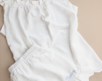 Conjunto de pijama nupcial bordado: camiseta sin mangas con volantes y shorts, atuendo para que la novia se prepare, conjunto blanco para despedida de soltera, regalo de compromiso personalizado