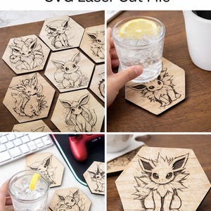 Peut inclure: Sous-verres hexagonaux en bois avec des motifs découpés au laser des évolutions d'Évoli. Les sous-verres sont brun clair avec des dessins au trait noirs détaillés. L'image comprend plusieurs sous-verres, certains avec des verres d'eau. Le texte sur l'image indique "Laser Cut File - Digital Download".