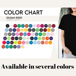 K&ouml;nnte beinhalten: Farbkarte f&uuml;r Gildan 5000 Unisex-T-Shirts, die eine gro&szlig;e Auswahl an verf&uuml;gbaren Farben zeigt. Die Karte enth&auml;lt Farbt&ouml;ne wie Schwarz, Wei&szlig;, Rot, Gr&uuml;n, Blau und Lila, mit dem Text "Erh&auml;ltlich in verschiedenen Farben."