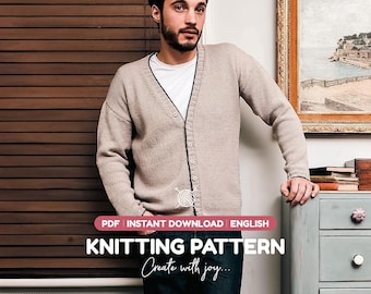 Op de afbeelding: Een beige vest met V-hals, lange mouwen en een knoopsluiting, gedragen over een wit T-shirt. De afbeelding bevat de tekst PDF INSTANT DOWNLOAD ENGLISH KNITTING PATTERN Create with joy. Het kledingstuk is voorzien van een donkere bies.