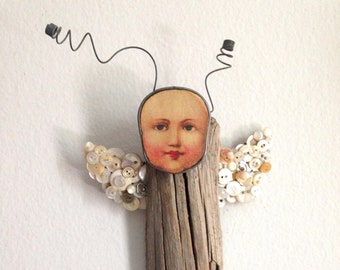 Lesaet face assemblage wall hanging