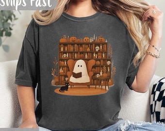 Cozy Ghost T-Shirt: Halloween Book Lover Tee - Autumn Vibes