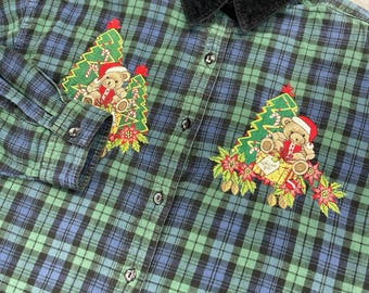 Camisa vintage de manga larga con botones, talla grande, con bordado navideño de osito de peluche a cuadros.