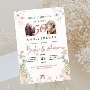 Convite de aniversário de casamento com folhagens editáveis | Convite para 50º aniversário para impressão | Modelo de convite com eucalipto verde e dourado | Download instantâneo