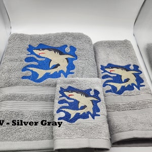 Tiburón - Toallas bordadas - Pedir individualmente o en conjunto - Elija el color de la toalla - Toalla de baño, toalla de baño, toalla de manos y toallita
