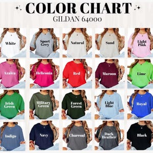 K&ouml;nnte beinhalten: Eine Gildan 64000 Farbkarte mit zwanzig T-Shirts in verschiedenen Farben, darunter Wei&szlig;, Sportgrau, Natur, Sand, Hellrosa, Azalee, Heliconia, Rot, Kastanienbraun, Limette, Irischgr&uuml;n, Milit&auml;rgr&uuml;n, Waldgr&uuml;n, Hellblau, K&ouml;nigsblau, Indigo, Marine, Anthrazit, Dunkelgrau und Schwarz.