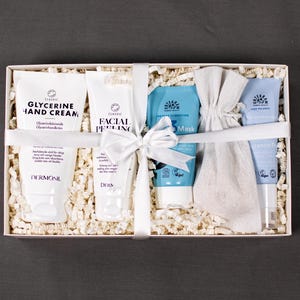 Nordic spa gift box - Luxury Natural Skincare & Relaxation Set - Vegan Hand Cream, Face Care, Foot Bath Salt, Scented Sachet