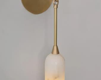 真鍮製吊り下げアラバスター壁取り付け用燭台、モダンなアーム式壁ランプ、ミッドセンチュリーのバスルーム化粧台ライト、高級石壁照明器具