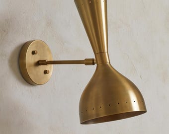 ミッドセンチュリーモダンディアボロウォールスコンセ、手作りの真鍮スティルノボスタイルウォールライトランプ、調節可能なベッドサイド読書灯