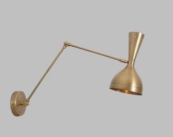 手作りのスティルノヴォ・ディアボロ・ウォールスコンセ - ミッドセンチュリーモダンの真鍮製調節可能な読書灯