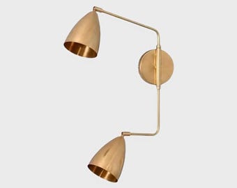 手作りの真鍮製デュアルシェード壁取り付け用燭台 - ヴィンテージ風ベッドサイドランプ