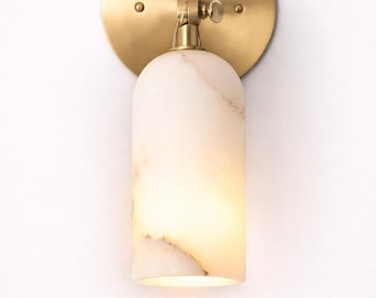 モダンな真鍮アラバスター製壁付け照明、ミッドセンチュリーの調節可能な壁付け照明、高級石造りバスルーム用壁付け照明、ミニマリストな真鍮製ベッドサイドランプ