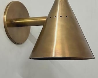 円錐形の真鍮製壁取り付け用燭台、ミッドセンチュリーモダンハンドクラフトの真鍮製インダストリアルスタイル壁ライトランプ