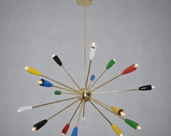 カラフルなマルチシェードのスプートニクシャンデリア、ミッドセンチュリーモダン真鍮シーリングライト、ダイニングルーム、リビングルーム、玄関に最適なレインボーシャンデリア