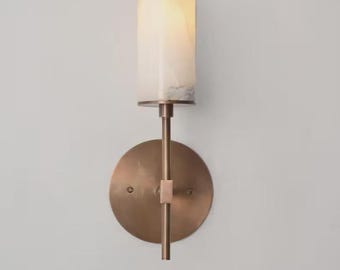 真鍮棒アラバスター壁掛け照明、モダンな円筒形石製壁掛けランプ、ミッドセンチュリースタイルのバスルーム用洗面化粧台照明、ミニマルなデザイナー照明